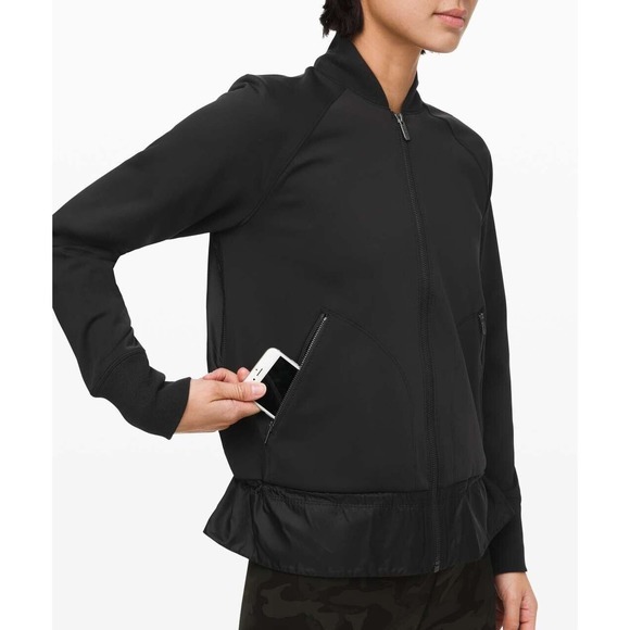 Lululemon Swept Along Bomber Jacket Women’s Black Satin Back Size XS On The Move - Picture 7 of 16